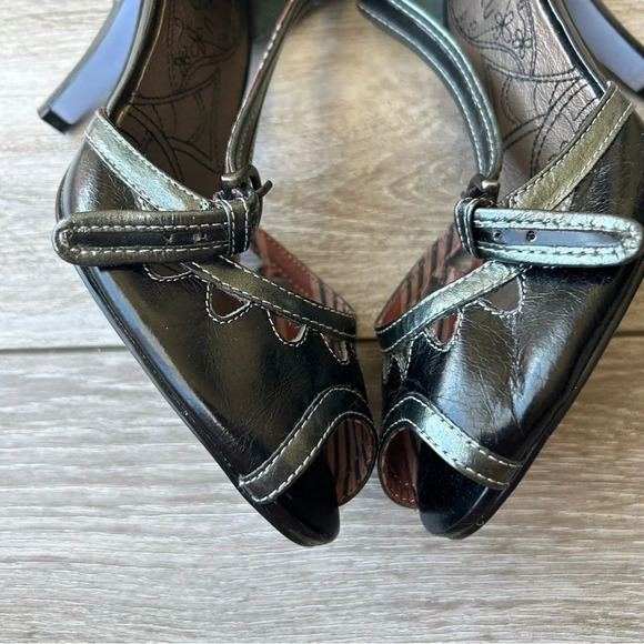 Bobbi Blu Strappy Shiny Leather Peep Toe Pumps - Picture 11 of 15